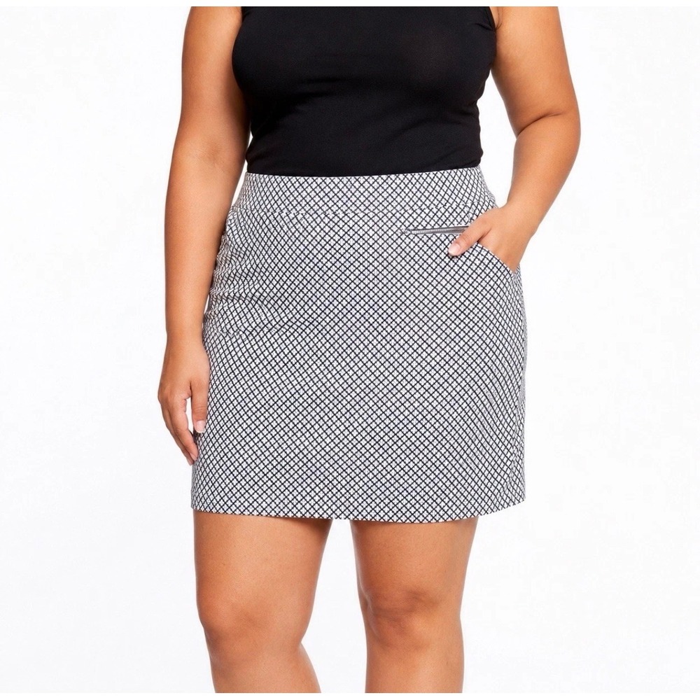 Up! Pants Womens Pull-on Skort 360 Tummy Control White Black Grid •M• Golfcore